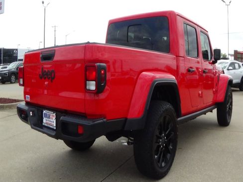 Certified 2024 Jeep Gladiator Sport AWD/4WD image 6