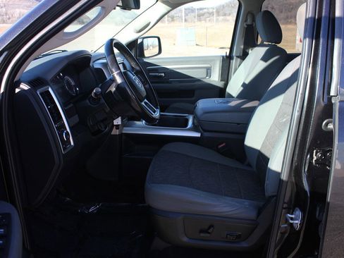 Used 2018 RAM 1500 Classic SLT image 33