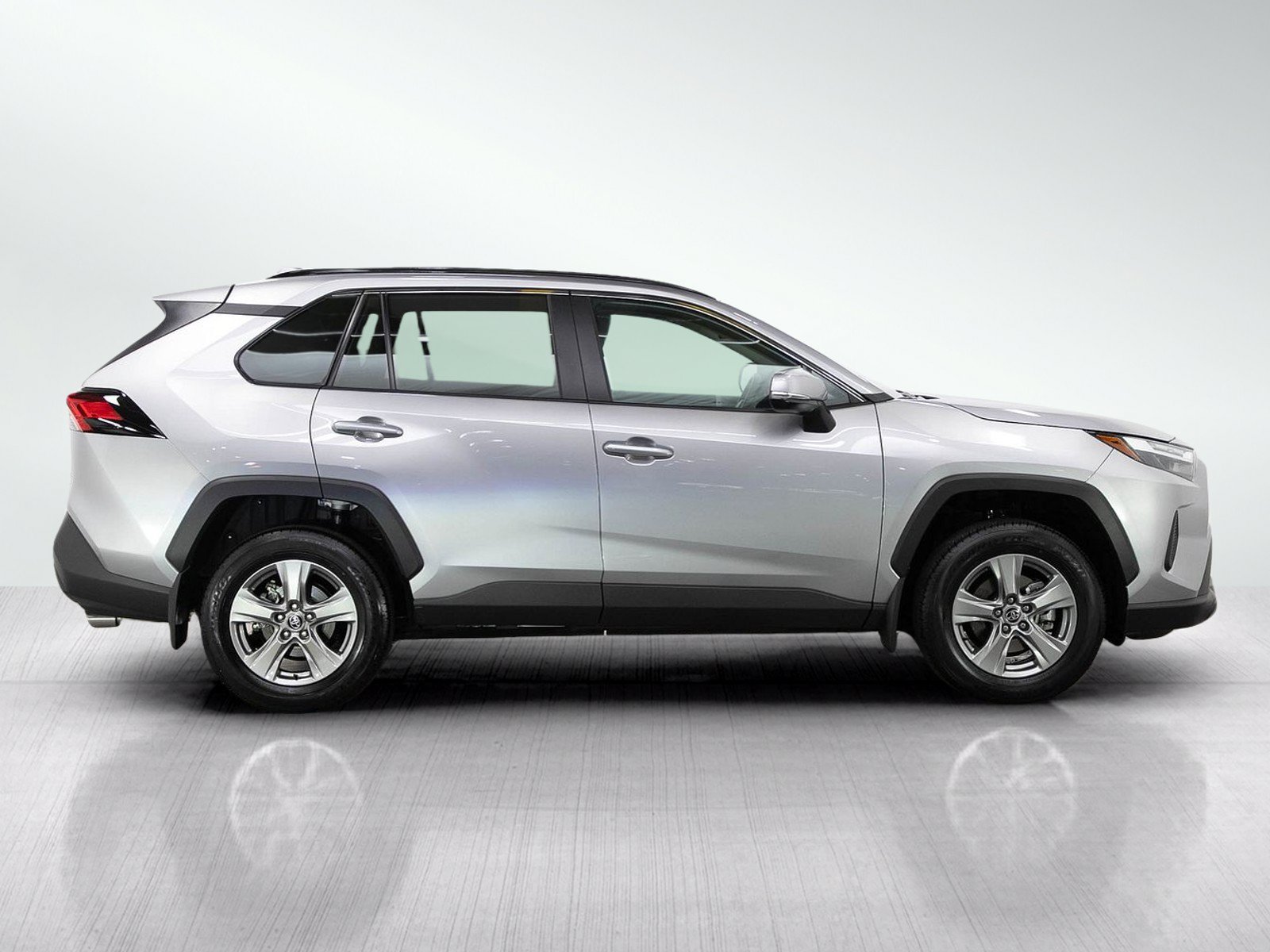 Used 2024 Toyota RAV4 XLE AWD/4WD image 8