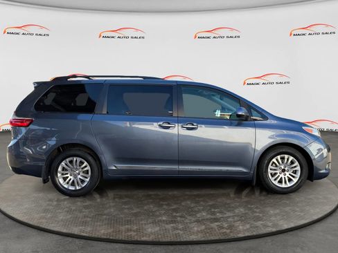 Used 2017 Toyota Sienna XLE w/ Protection Package image 4
