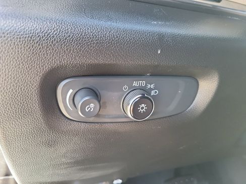 Used 2023 Chevrolet Traverse LS image 21