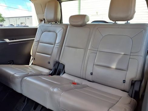 Used 2023 Lincoln Navigator Reserve AWD/4WD image 6