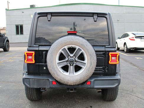 Used 2018 Jeep Wrangler Unlimited Sahara w/ Dual Top Group image 8