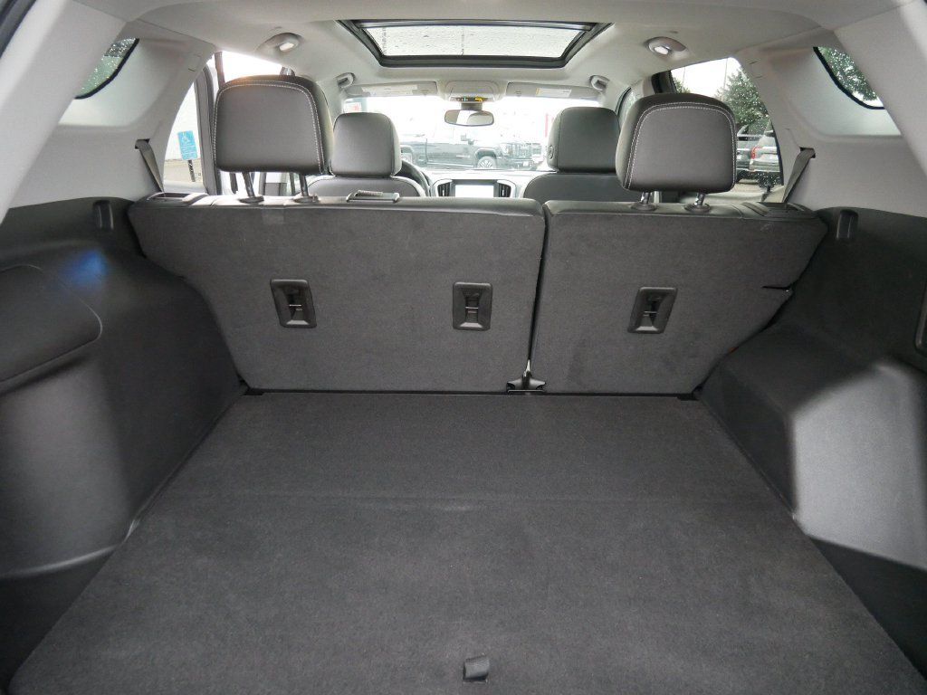 Used 2023 GMC Terrain SLT w/ Infotainment Package II AWD/4WD image 11