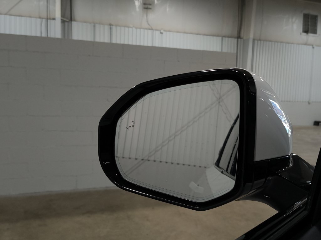 Used 2025 Rivian R1S Adventure Dual AWD/4WD image 25