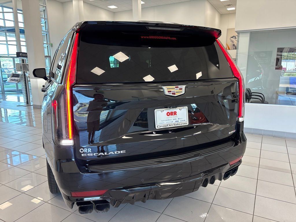 Used 2024 Cadillac Escalade ESV V AWD/4WD image 4
