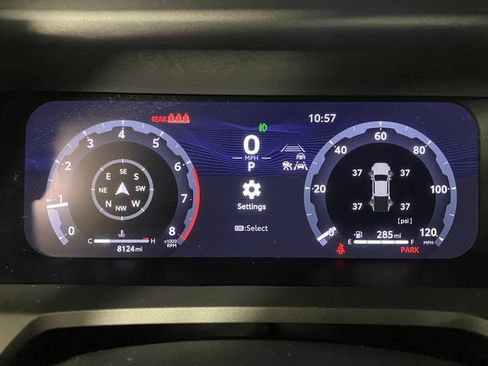 Certified 2025 Toyota Tacoma TRD Off-Road AWD/4WD image 19
