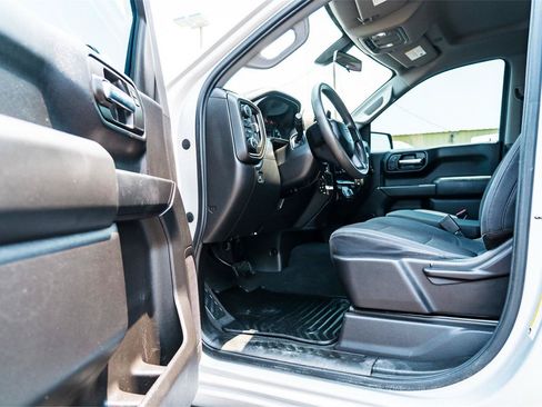 Used 2019 Chevrolet Silverado 1500 Custom Trail Boss w/ Custom Convenience Package AWD/4WD image 13