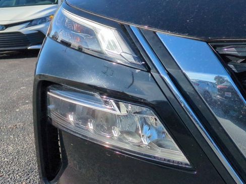 Used 2023 Nissan Rogue SV image 10