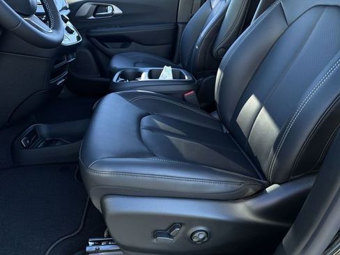 New 2026 Chrysler Voyager LX image 19