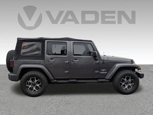 Used 2017 Jeep Wrangler Unlimited Sahara w/ Connectivity Group image 19
