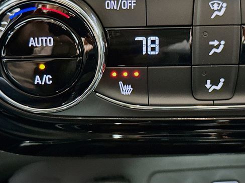 New 2026 Chevrolet Trax LT w/ Sunroof Package image 20