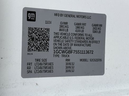 Used 2025 Chevrolet Express 2500 Extended RWD image 17