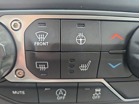 Used 2021 Jeep Gladiator Sport AWD/4WD image 23