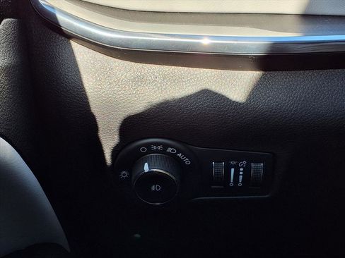 Used 2022 Jeep Compass Limited image 30