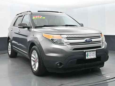 Used 2012 Ford Explorer XLT image 2