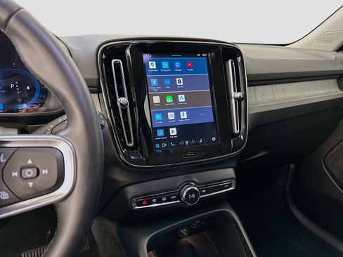 Used 2025 Volvo XC40 B5 Plus image 26