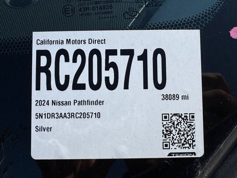 Used 2024 Nissan Pathfinder S FWD image 17