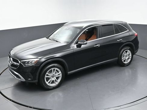 Used 2023 Mercedes-Benz GLC 300 4MATIC w/ Exclusive Trim Package image 39