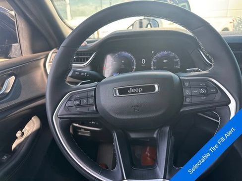 Used 2024 Jeep Grand Cherokee L Altitude AWD/4WD image 18