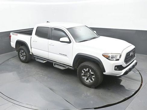 Used 2018 Toyota Tacoma TRD Off-Road image 13