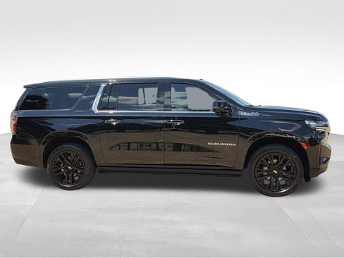 Used 2023 Chevrolet Suburban High Country w/ Max Trailering Package AWD/4WD image 5
