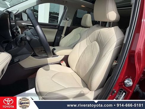 Used 2021 Toyota Highlander Platinum AWD/4WD image 13