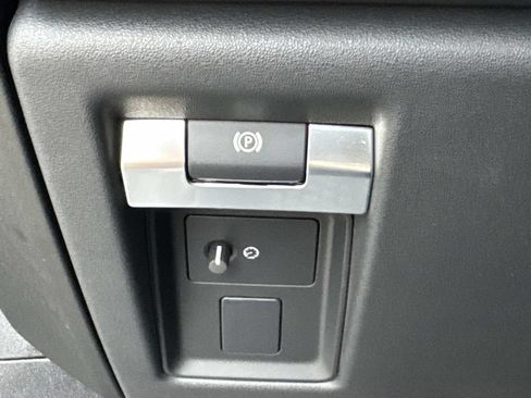 Certified 2022 Land Rover Defender 90 V8 AWD/4WD image 27
