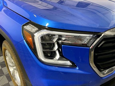 Used 2024 GMC Terrain SLE AWD/4WD image 37