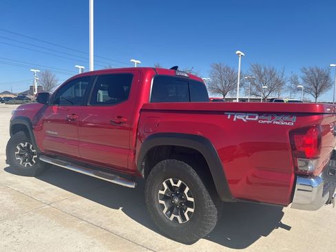 Used 2017 Toyota Tacoma TRD Off-Road w/ Tow Package (A/T) image 5