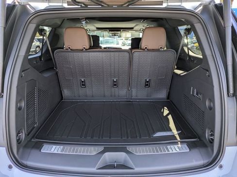 New 2026 Chevrolet Suburban High Country AWD/4WD image 13