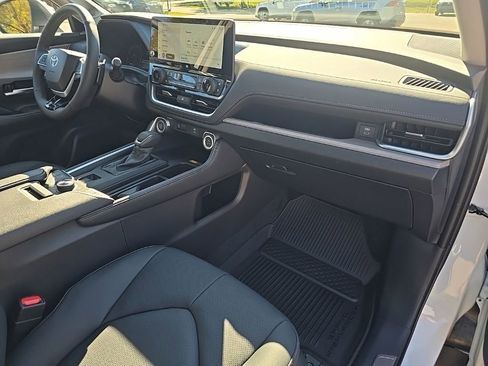 Certified 2026 Toyota Grand Highlander Platinum image 30