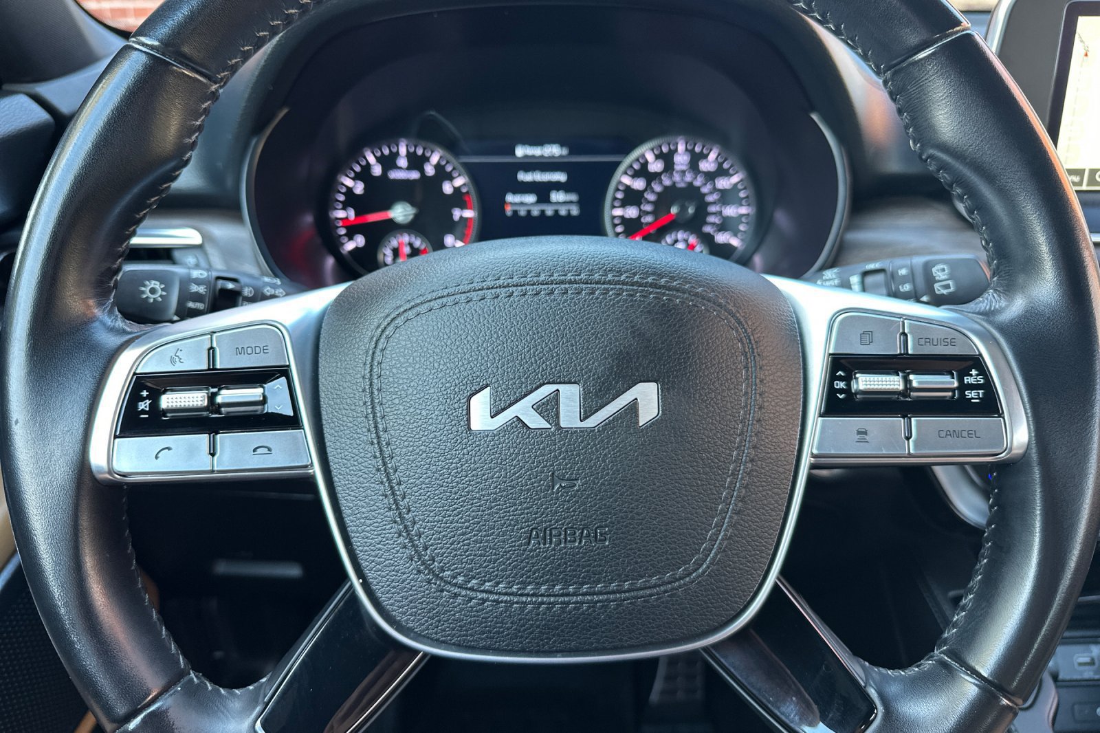 Used 2022 Kia Telluride SX w/ Towing Package FWD image 24
