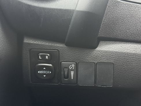 Used 2018 Toyota Corolla LE image 32