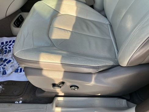 Used 2017 Chrysler Pacifica Touring-L w/ Tire & Wheel Group image 13