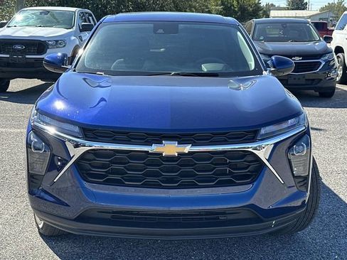 Used 2024 Chevrolet Trax LS w/ LS Convenience Package image 2