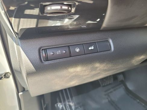 Certified 2025 Nissan Pathfinder SV FWD image 19