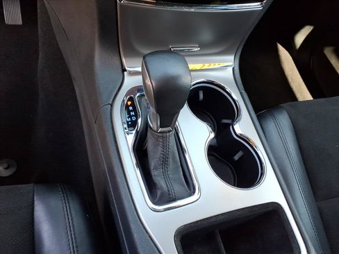 Used 2019 Jeep Grand Cherokee Altitude AWD/4WD image 12