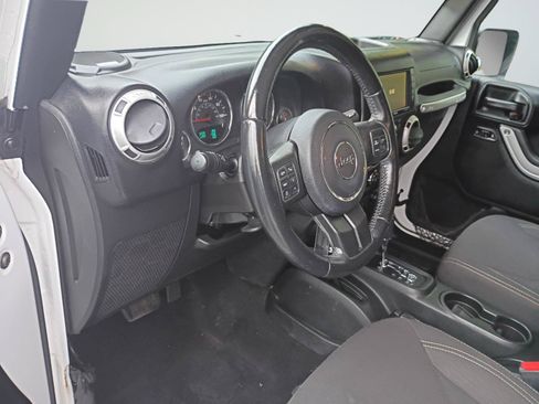 Used 2017 Jeep Wrangler Unlimited Sahara w/ Max Tow Package AWD/4WD image 10