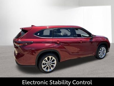 Certified 2026 Toyota Highlander Limited AWD/4WD image 12