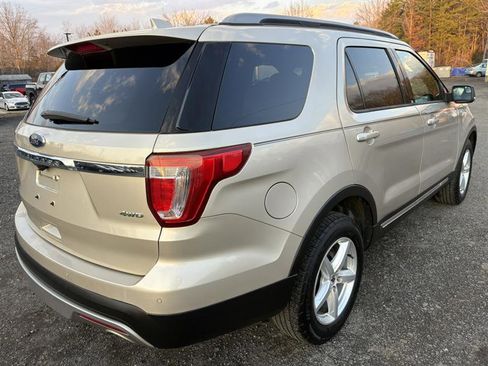 Used 2017 Ford Explorer XLT w/ Equipment Group 202A image 4