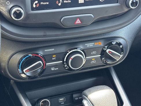Used 2025 Kia Soul LX w/ LX Technology Package FWD image 19