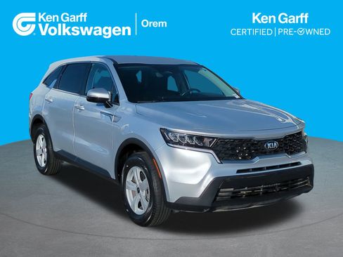 Used 2021 Kia Sorento LX image 1