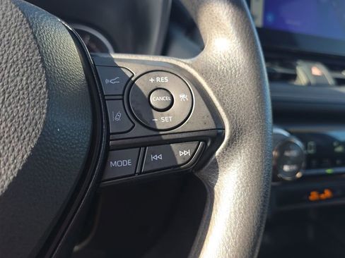 Used 2025 Toyota RAV4 XLE FWD image 21