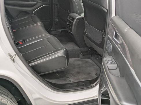 Used 2023 Jeep Grand Cherokee 4WD 4xe w/ Luxury Tech Group II image 27