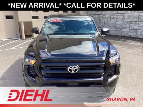 Used 2025 Toyota Tacoma SR AWD/4WD image 3