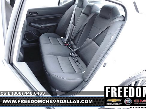 Used 2024 Nissan Altima 2.5 SV FWD image 10