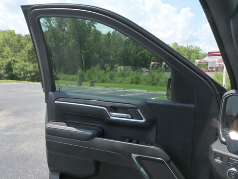 Used 2023 GMC Sierra 1500 SLE AWD/4WD image 25