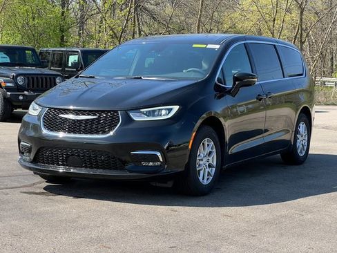 New 2026 Chrysler Pacifica Select FWD image 44