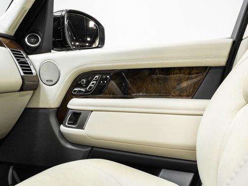 Used 2019 Land Rover Range Rover Long Wheelbase Autobiography image 12